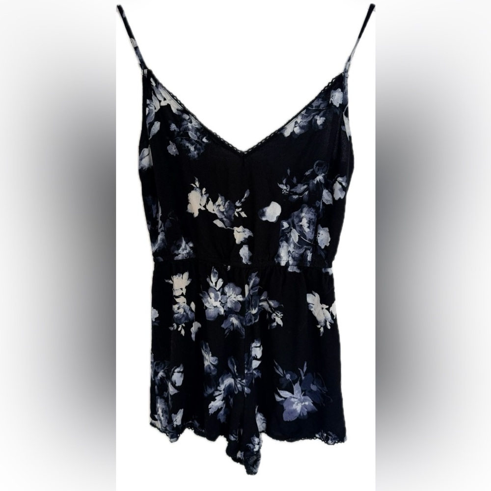 Kendall + Kylie Black White Blue Floral V-Neck Romper (Size S) Crochet Trim